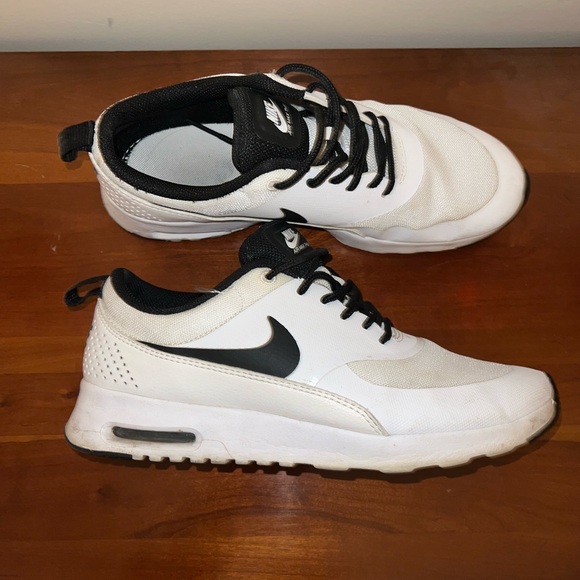 White Nike air max thea size 8 women’s - Picture 3 of 7